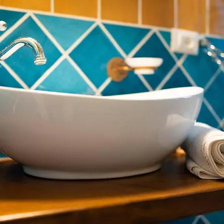 Bed & Breakfast L'albero Della Manna 3*